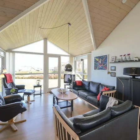 Lovely Home In Lemvig With Sauna Лемвиг