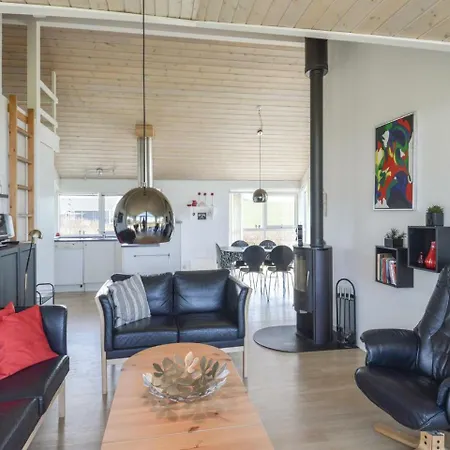 Lovely Home In Lemvig With Sauna Лемвиг