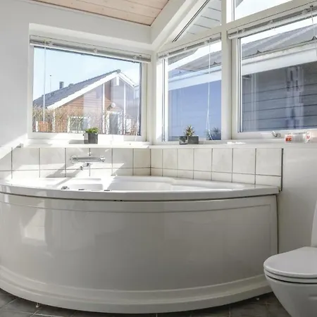 Дом отдыха Lovely Home In Lemvig With Sauna Лемвиг