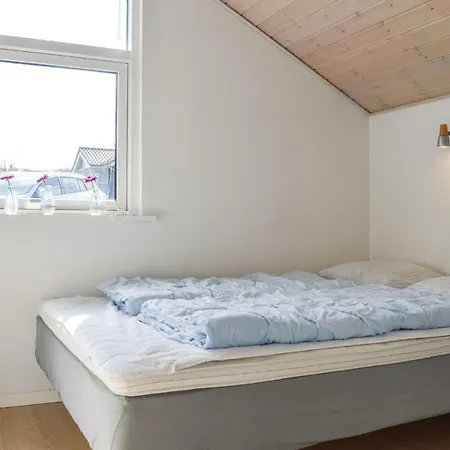 Дом отдыха Lovely Home In Lemvig With Sauna *